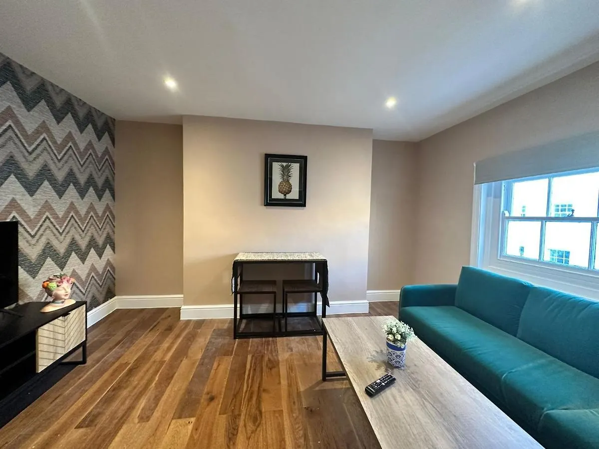 Funky 1 Bedroom Apartment Next To The Sea Brighton