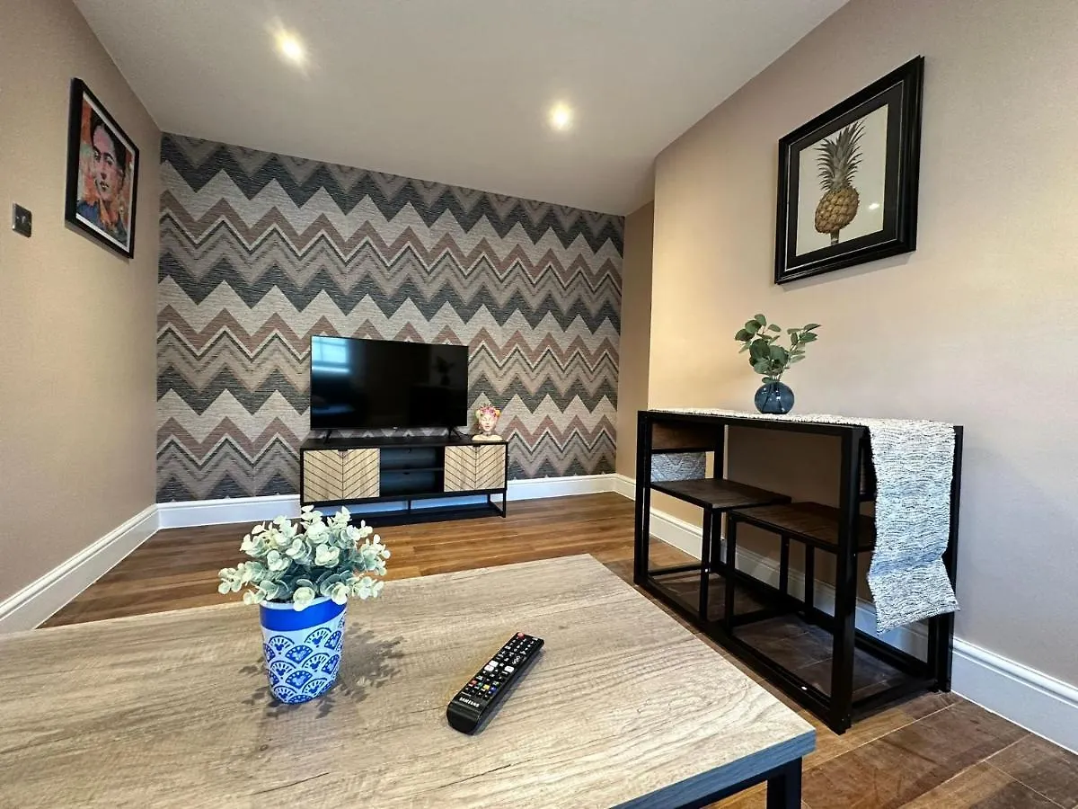 Funky 1 Bedroom Apartment Next To The Sea Brighton