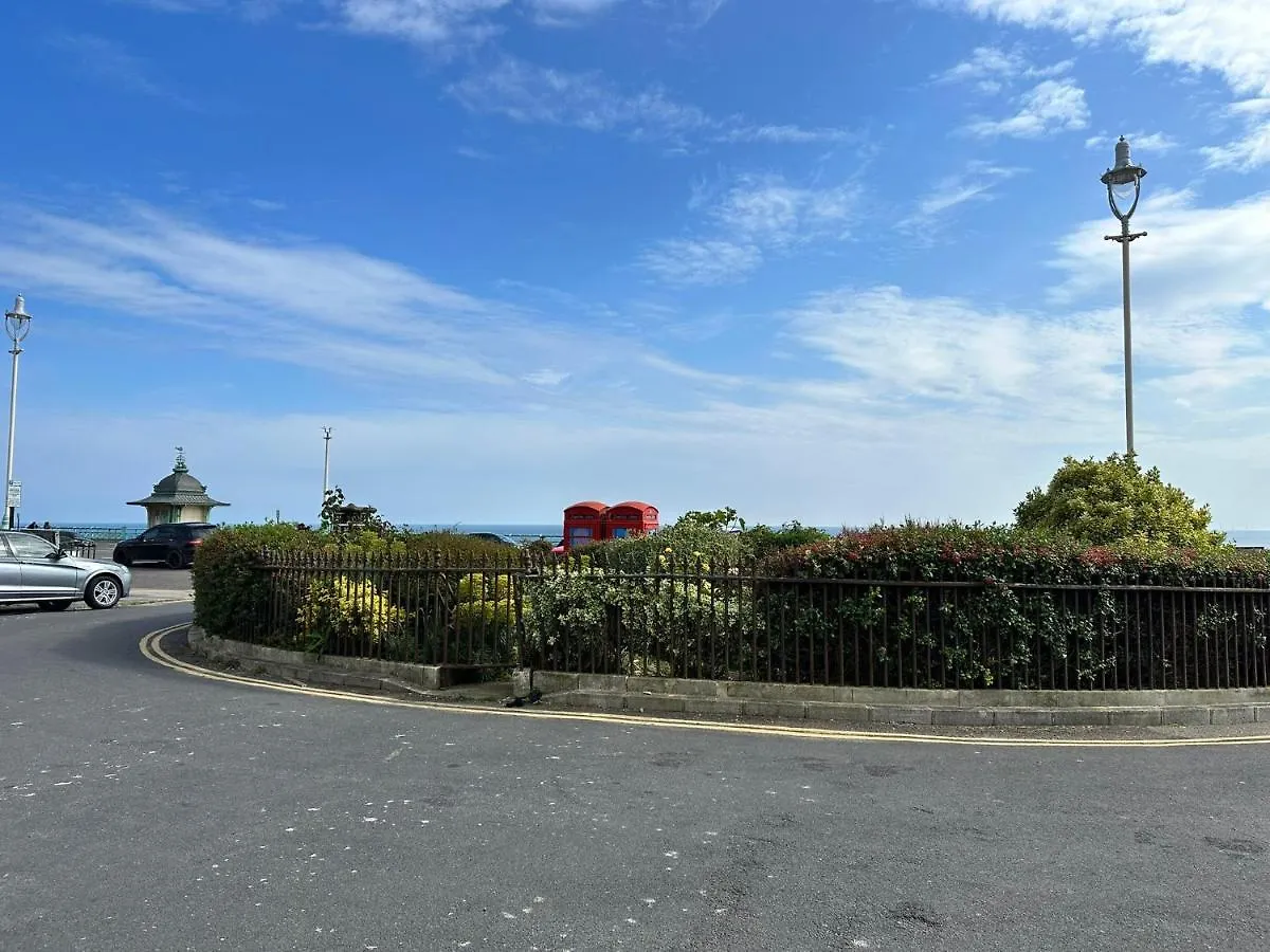 Funky 1 Bedroom Apartment Next To The Sea Brighton