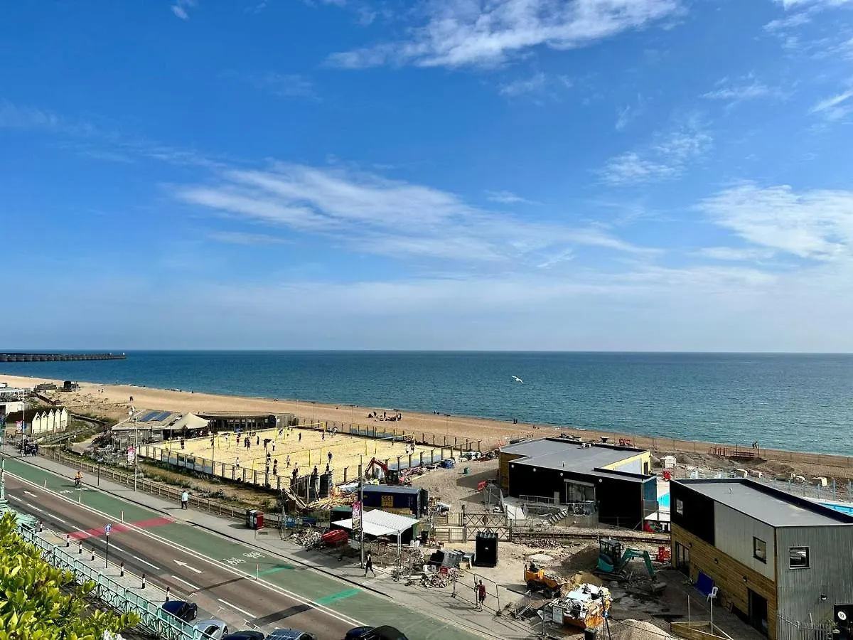 Funky 1 Bedroom Apartment Next To The Sea Brighton