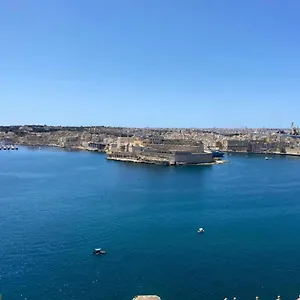 valletta-3-bedroom-apartment.hotelssaintjulians.com/