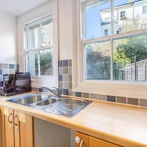 Victorian Flat Close To Station With Large Garden Brighton