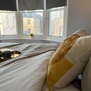 Three Bedroom Flat Next Lanes I And Shopping Center I Sleep 9 Brighton