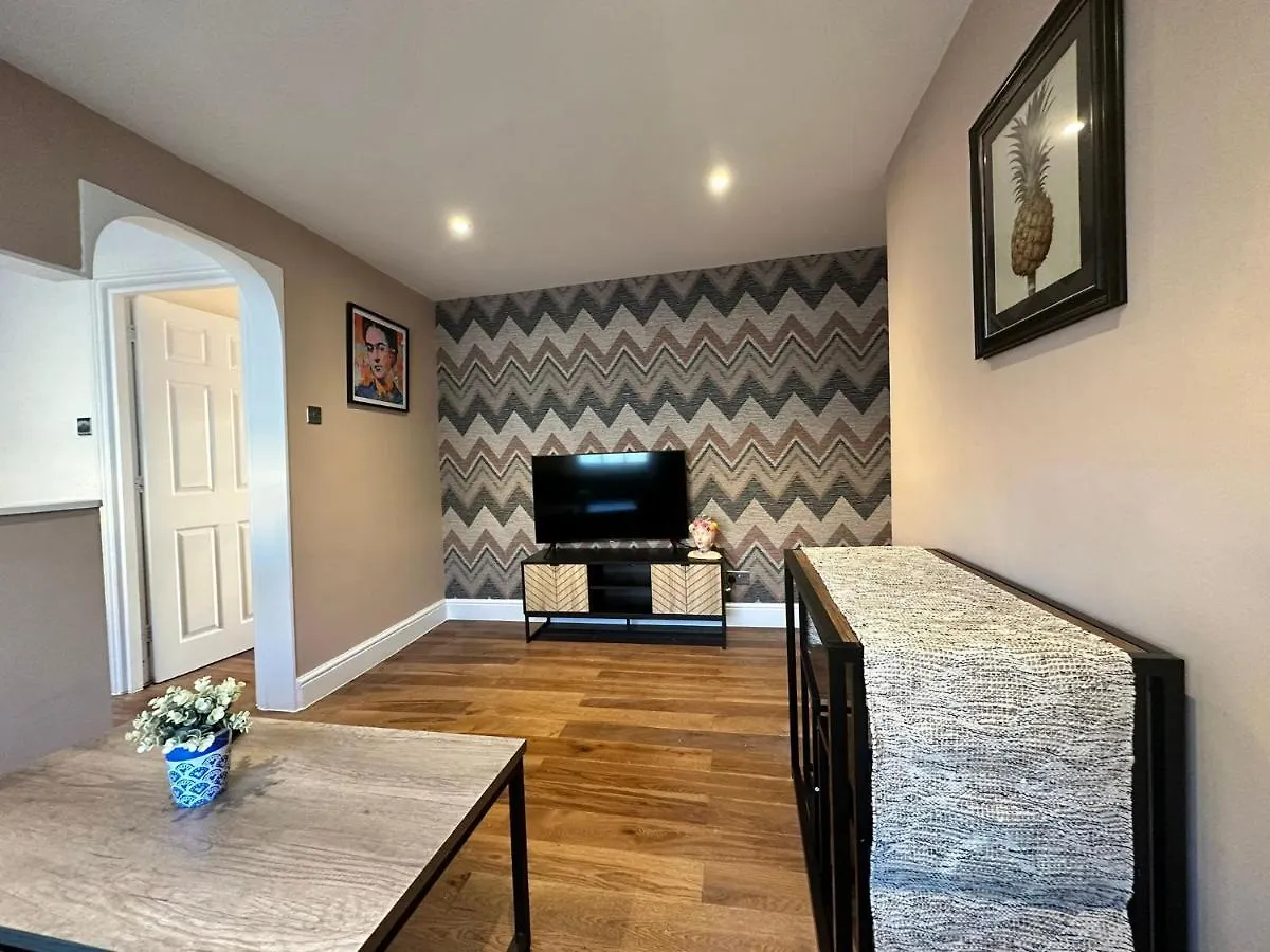 Funky 1 Bedroom Apartment Next To The Sea Hove